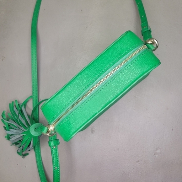 [NWOT] SMILEY FACE 😊 GREEN CAMERA BAG WITH TASSEL (from Korea)💚 - Picture 4 of 14